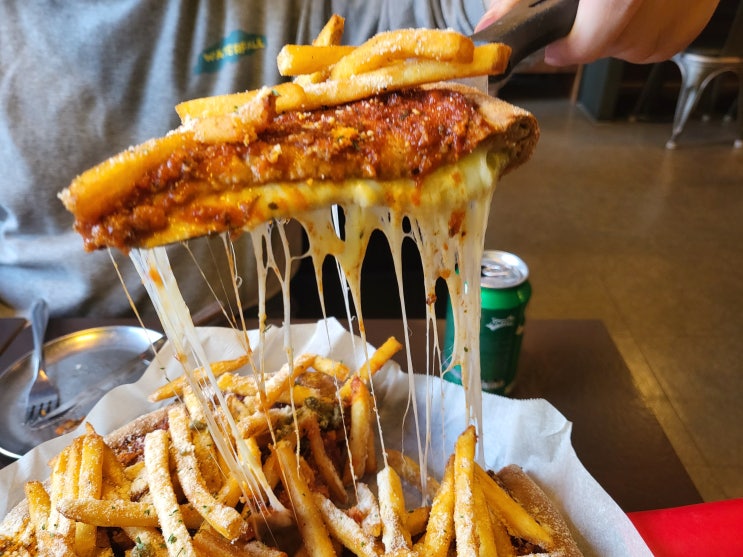 안양역 맛집 치즈 듬뿍 리골레토시카고피자 안양일번가점 안양역 맛집 치즈 듬뿍 리골레토시카고피자 안양일번가점