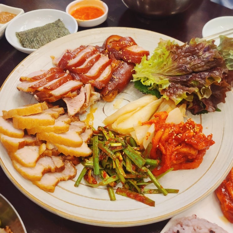  강동 길동 충무김밥 보쌈 족발 3가지 메뉴를 한번에 맛집 충무보쌈족발