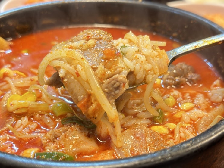  송화벽화시장 맛집 콩나물이 들어간 김용해의 소문난 순대국집