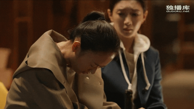  <중드 겨우,서른 38화>꾸지아가 오열을 하고 무너지네요顾佳的嘶吼应该是顾佳第一次在剧里的瓦解