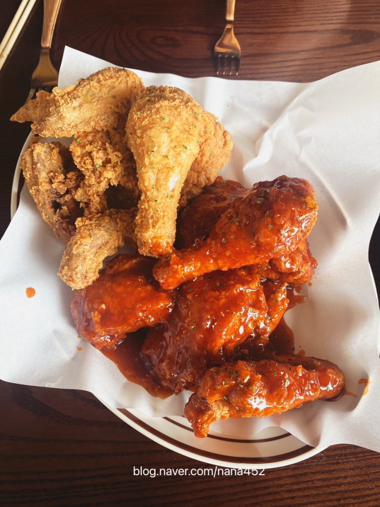  [맛집로그] 은평구 치킨집 '베이직프라이드치킨 새절샬롬점' 방문 후기(feat. 크리스피 반반 추천)