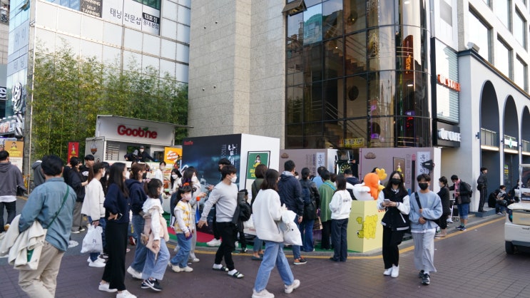 홍대 유일, 야외 프로모션 장소 스타스퀘어, 굽네치킨, 틴더 행사 홍대 유일, 야외 프로모션 장소 스타스퀘어, 굽네치킨, 틴더 행사