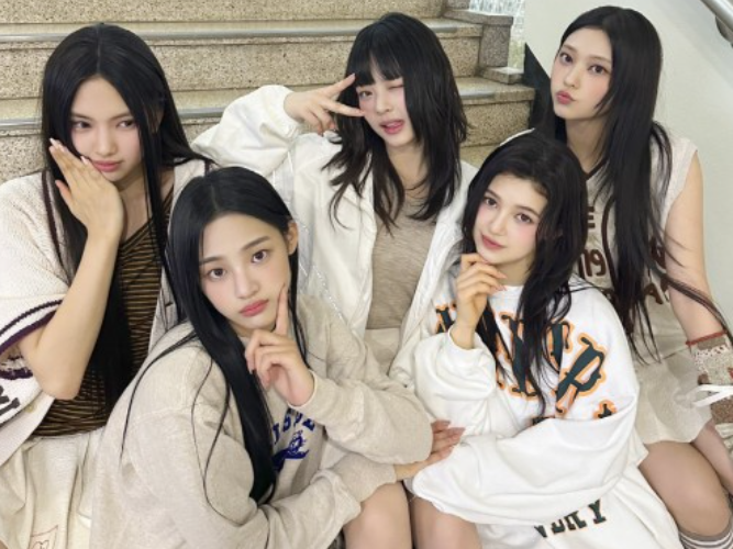 뉴진스, 'Ditto', 'OMG', 'Hype boy' 2개월 연속 월간차트 1~3위 싹쓸이…멜론 창사 이래 최초! 뉴진스, 'Ditto', 'OMG', 'Hype boy' 2개월 연속 월간차트 1~3위 싹쓸이…멜론 창사 이래 최초!