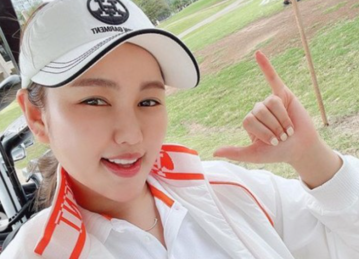 골프장에 웬 인형이? 송가인, "아직도 하와이 앓이" 골프장에 웬 인형이? 송가인, "아직도 하와이 앓이"