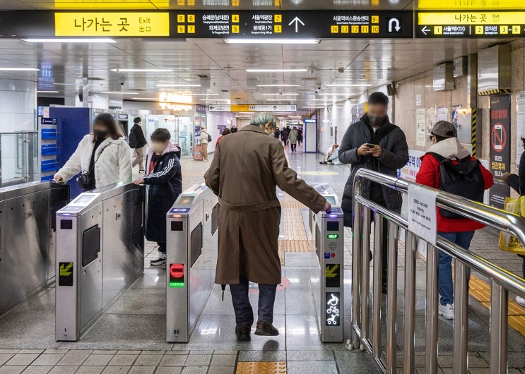 지하철 무임승차 논란, ‘진짜’ 노인은 누구인가 지하철 무임승차 논란, ‘진짜’ 노인은 누구인가