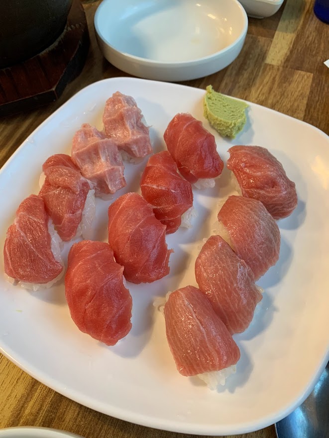 [신사역 맛집] 처음 맛보는 참치 도로 초밥집! - 은행골 신사역 점