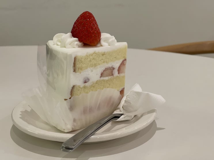  부산 하단 디저트카페 딸기케이크 맛집 인오프