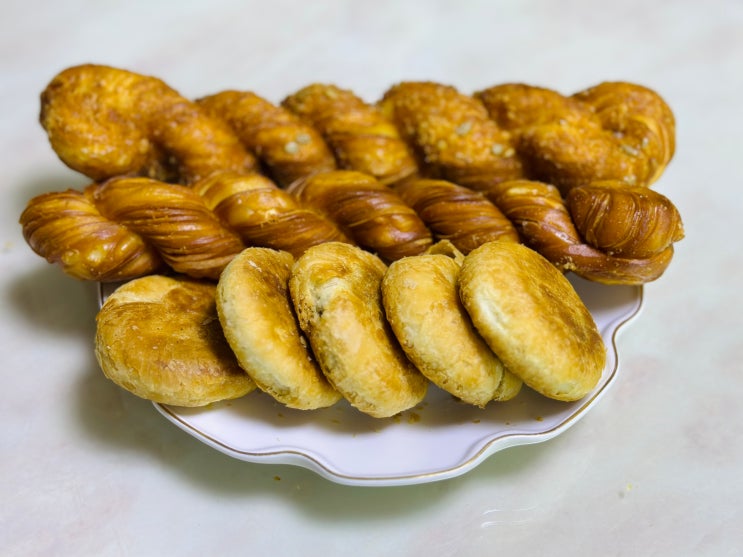  중경소면관 건대 꽈배기 맛집 | 팥페스츄리 쿠키, 해바라기 꽈배기: 서울/자양동