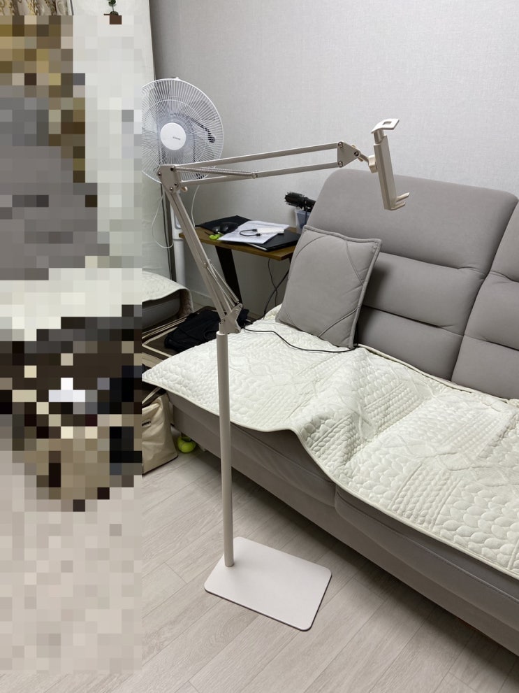  아이패드 거치대로 뒹굴뒹굴 백수 생활 즐기기