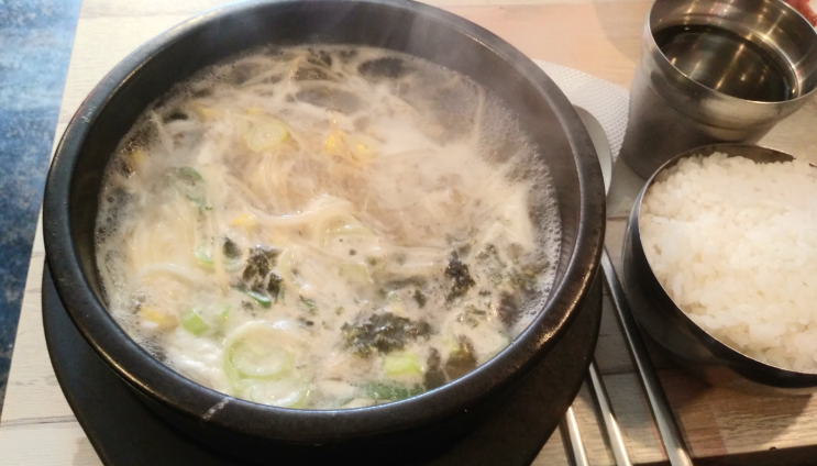 뜨끈뜨끈한 콩나물국밥 점심 뚝딱!