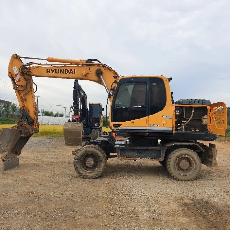 현대 R140W 2013년식 4300만원 판매합니다. 현대 R140W 2013년식 4300만원 판매합니다.