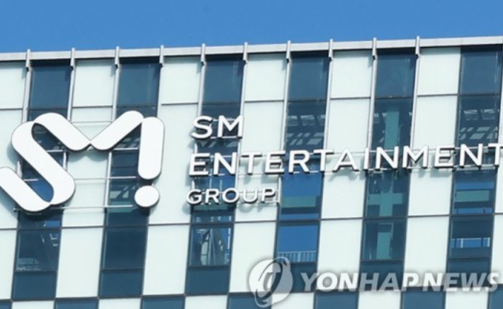 국민연금, 지난달 SM 주식 절반 팔았다…지분율 4.3%로 하락(종합)
