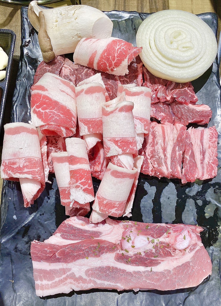 김천 소고기와 돼지고기가 한자리에 모였다. 참숯 봉달이 신음동 맛집