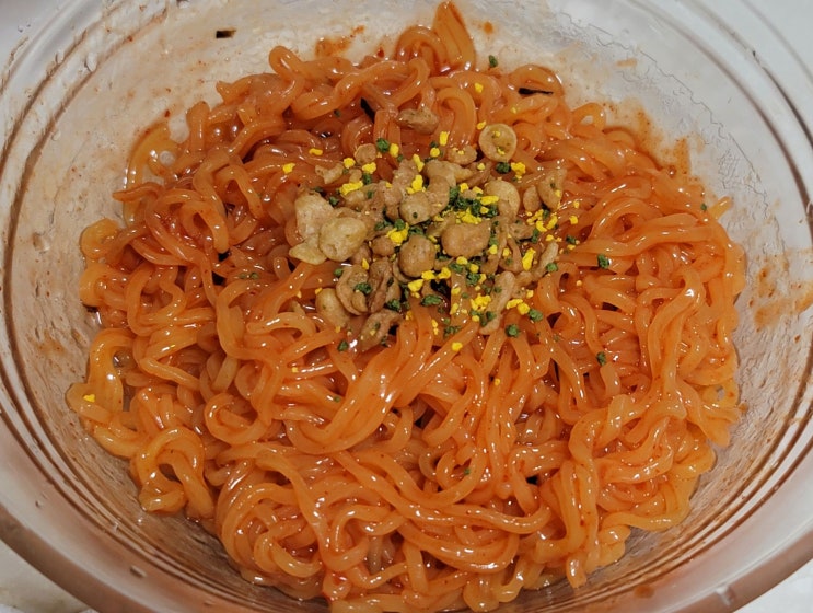  배홍동상사 신메뉴! 새콤매콤한 소스에 쫄깃탱글한 면발 '농심 배홍동 쫄쫄면'