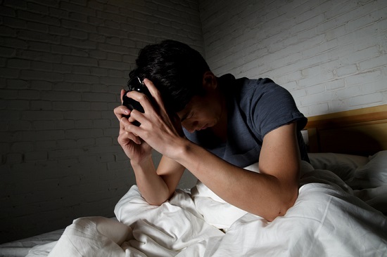 불면증을 극복하는 법: 건강한 수면습관 만들기
