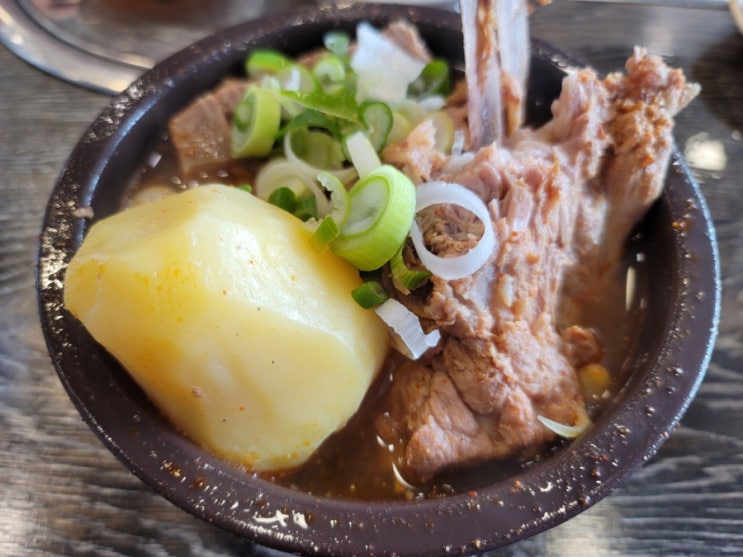 국물이 맑아서 깔끔한 50년 전통 감자탕 맛집, 원조감자탕 일미집 영등포직영점