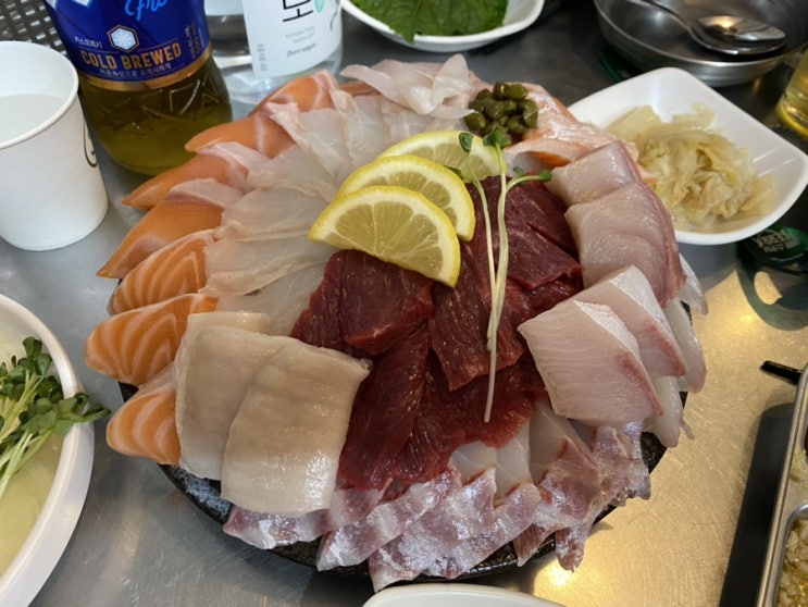 저번에 자리 없어서 못 들어가고 이번에는 오후 오픈런으로 첫 입장했던 <합정 광안리 숙성 횟집> 저번에 자리 없어서 못 들어가고 이번에는 오후 오픈런으로 첫 입장했던 <합정 광안리 숙성 횟집>