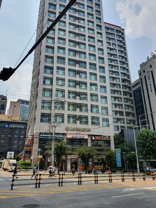 서울 서초구 서초동 엘지서초에클라트오피스텔7층24평 경매가2억5천만원 수익성 역세권 610세대 남부터미널역도보2분 서울교육대학교 반값오피스텔매매경매 무료법원경매정보