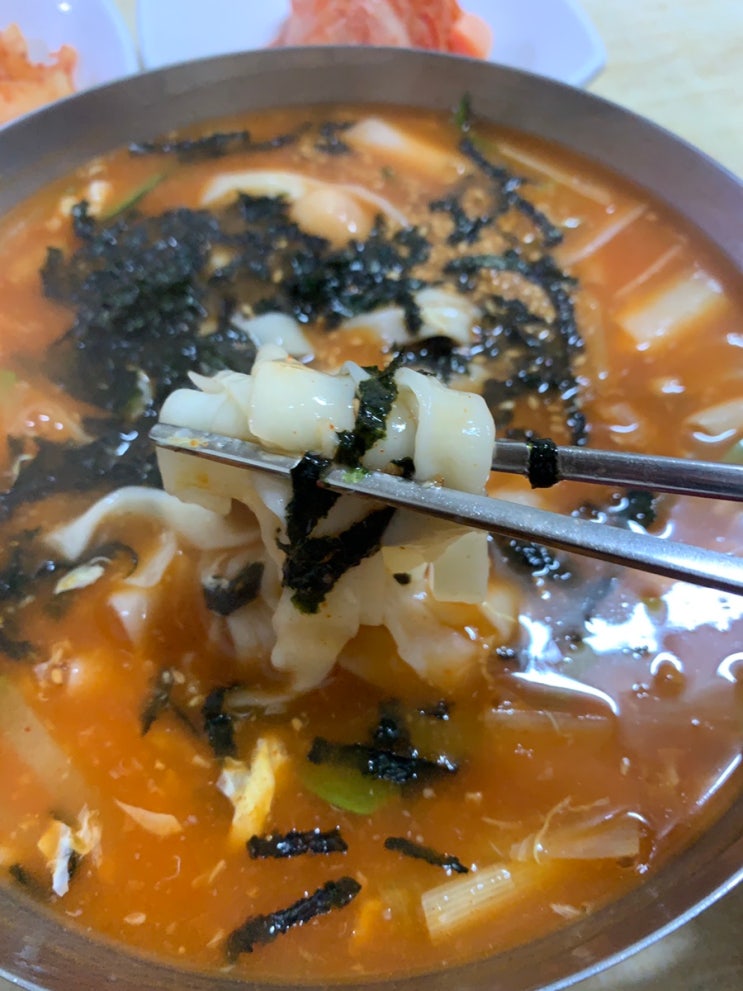  안 먹은 술이 깨는 기분이지만 맛이 변한 기분은 왜일까? 강릉 형제 칼국수