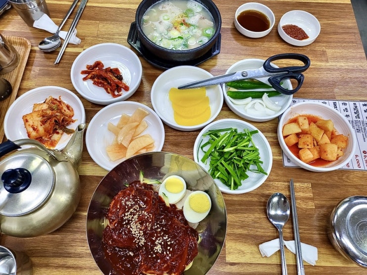  [뚜벅이 부산여행 1탄] 부산역 근처 맛집 “영동밀면&돼지국밥”/ 부산 초량역 빵지순례 성지 카페 “초량온당” / 광안리 노상