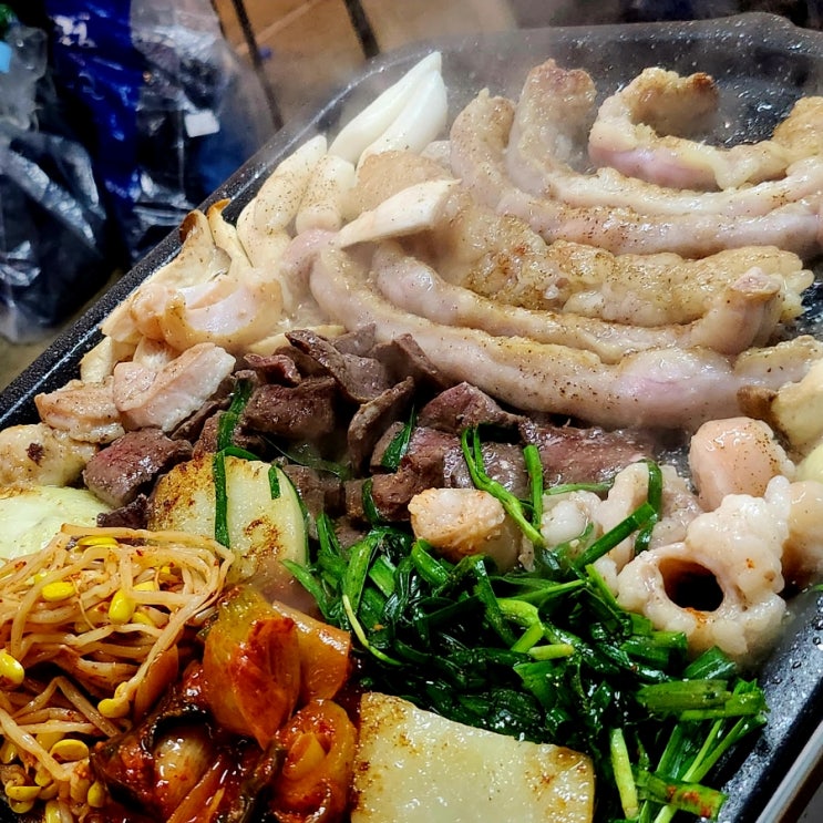 [서울 독산동] 맛나는 거리 곱창 맛집_ "총각네 부추곱창"