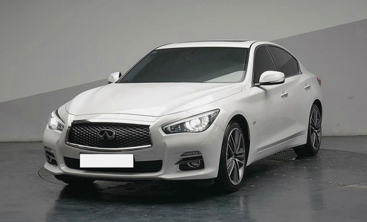  인피티니 q50 중고 알아보신다면