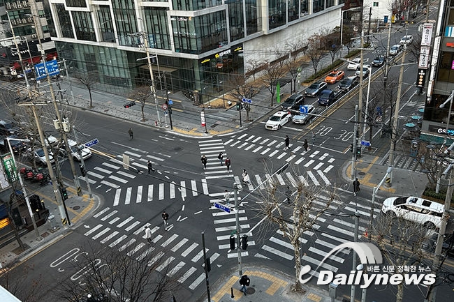 <b>서울시</b>, 2022년 대각선 등 <b>횡단보도</b> 25개소 <b>확충</b> 완료…보행... 