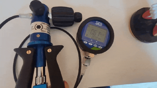 [SIKA] P40.2 공압교정용 핸드펌프/D2 데이터기록 디지털 압력계 리뷰