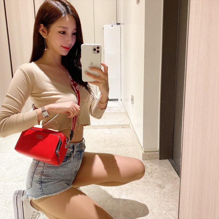 '탈세 논란' 후에도 연재 이어가는 야옹이, 독자 불만 글로 얼룩진 '여신강림' 댓글 창 '탈세 논란' 후에도 연재 이어가는 야옹이, 독자 불만 글로 얼룩진 '여신강림' 댓글 창