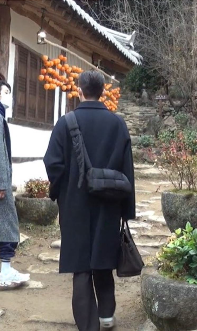 보테가베네타 패디드 테크 카세트백  부제) 박서준백