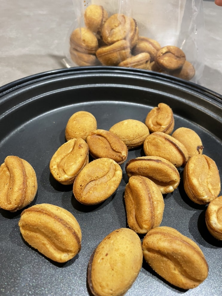  델리뉴욕커피콩빵:) 커피향 은은한 겉바속촉c 크림치즈 커피콩빵 간식