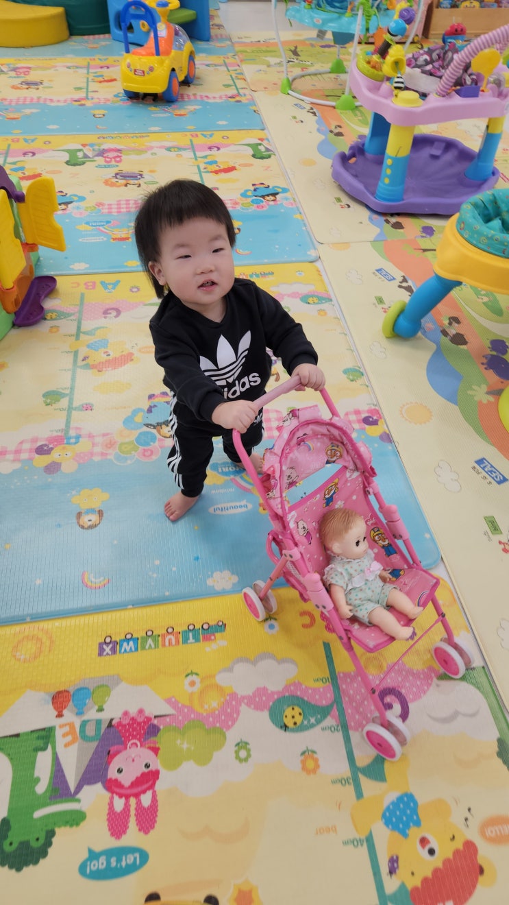 <b>수원시 육아종합지원센터</b>에서는 베이비카페 & 문화센터가 모두... 