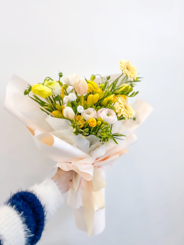  봄을 담은 경쾌한 옐로우꽃다발, 경기도청꽃집 광교중앙역꽃집 : 수원 광교 영통 흥덕