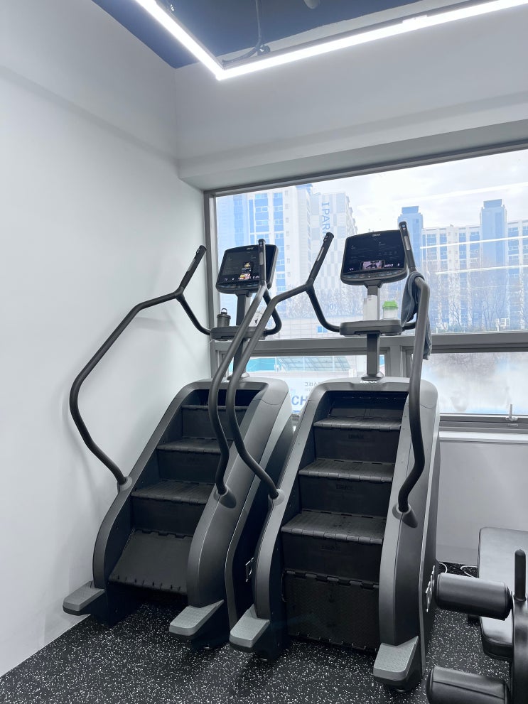  천안 구성동 헬스장 V.I.FIT 천국의계단외 기구입고!