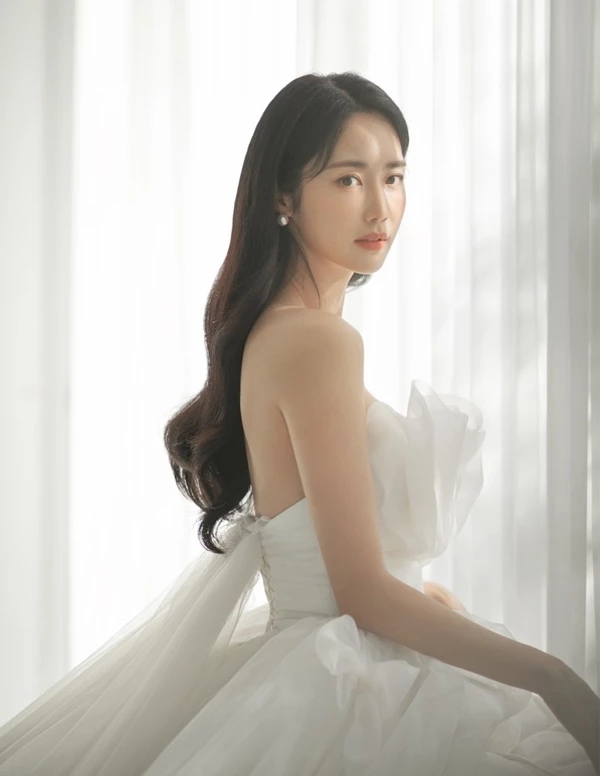 3월에 결혼식 올리는 배우 정주연, 웨딩화보 미공개컷 공개되자 시선 집중 3월에 결혼식 올리는 배우 정주연, 웨딩화보 미공개컷 공개되자 시선 집중