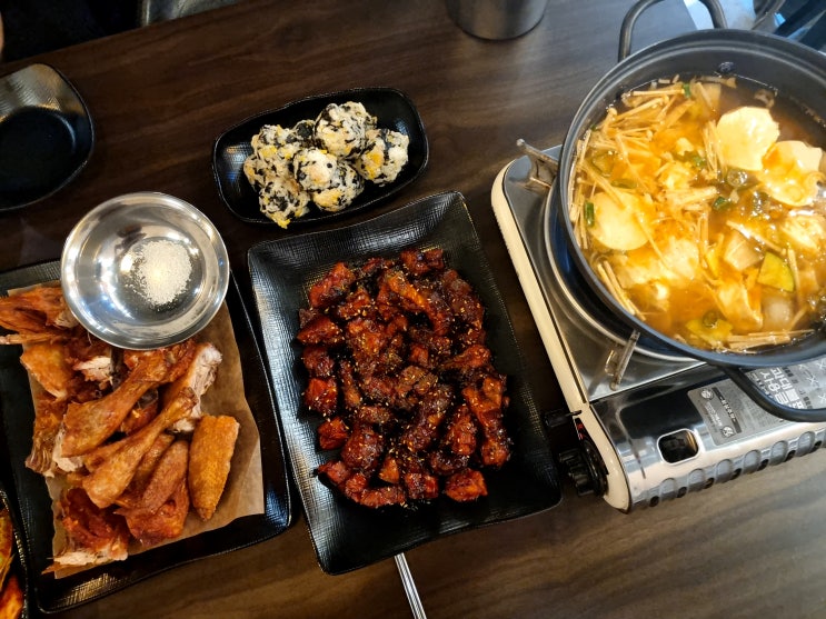  대구 두류역 맛집] 서구 내당동 기본으로 순두부찌개가 나오는 가성비 좋은 족발 맛집 '족발집'