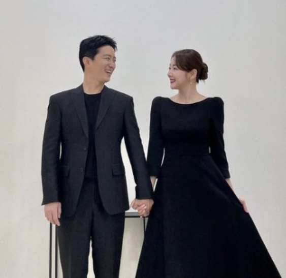 소이현인교진, '결혼 9년차'에도 꿀이 뚝뚝 흘러 "내 짝꿍" 소이현인교진, '결혼 9년차'에도 꿀이 뚝뚝 흘러 "내 짝꿍"