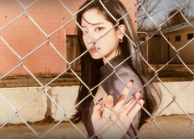 섹시 골반핏 원피스 스타킹 보여주는 트와이스(TWICE) 멤버 다현(DAHYUN) 김다현