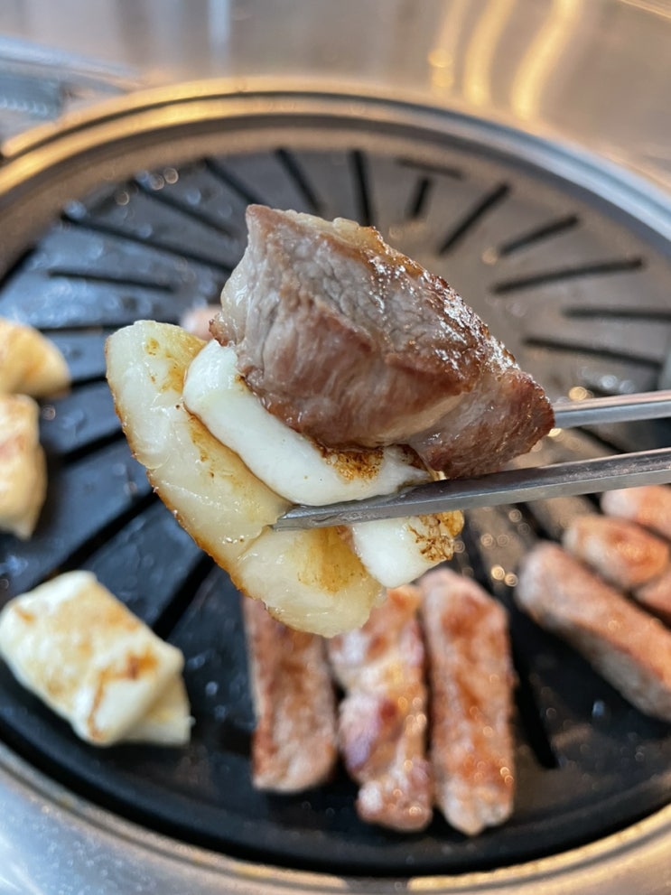  효자동목고기:) 성수동고기집 목고기 구운치즈 파인애플 삼합, 제주산 돼지 생고기 맛집