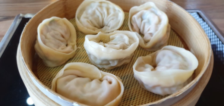  만두의 유래.                                       이곡멸치국수 만두