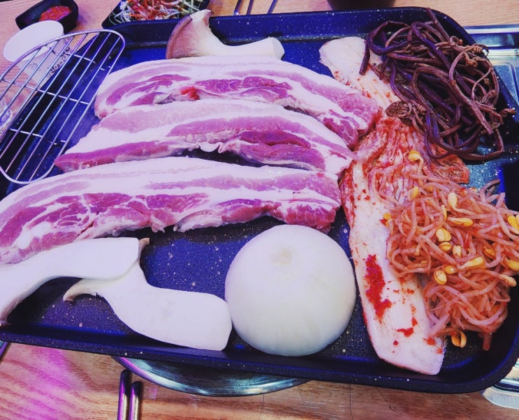  청주봉명동맛집/ 노포감성으로 삼겹살 먹는 집