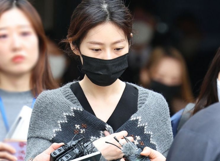 '소녀가장' 호소한 배우 김새론, 엄마가 젊은데 생활고?...부모 직업 과거 엄마 논란 재조명 '소녀가장' 호소한 배우 김새론, 엄마가 젊은데 생활고?...부모 직업 과거 엄마 논란 재조명