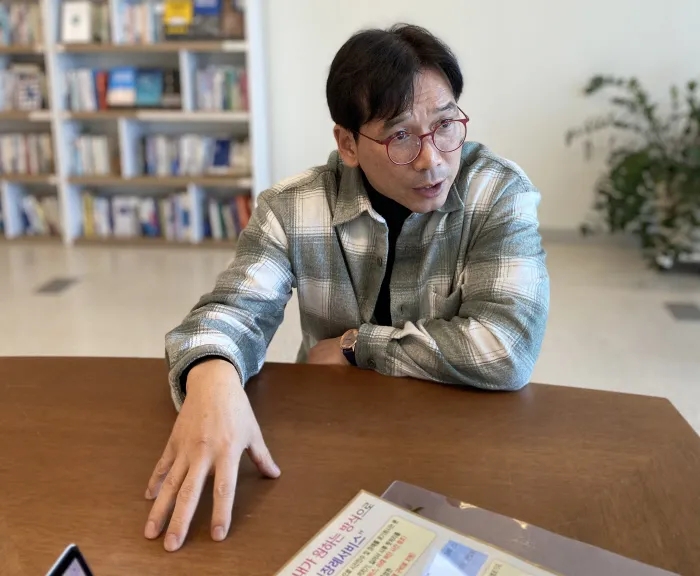 “노인과 청년 서로 돌볼 ‘공동체’ 운영 땐 말벗·일자리 생겨 ‘외로운 죽음’ 막아요” “노인과 청년 서로 돌볼 ‘공동체’ 운영 땐 말벗·일자리 생겨 ‘외로운 죽음’ 막아요”