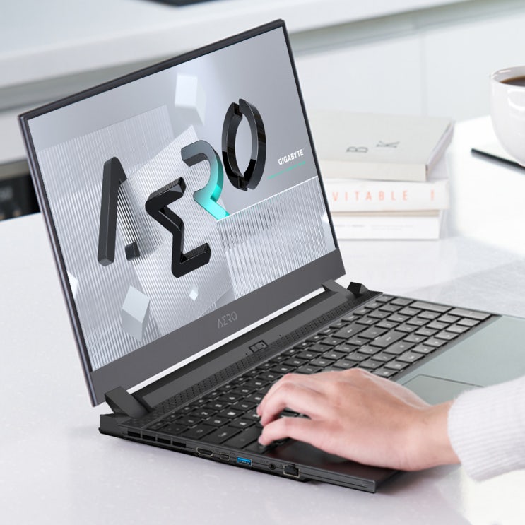  AERO 5 XE4 OLED