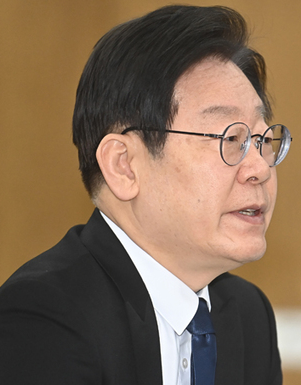 <b>유족</b> 거부 관측? <b>이재명</b>, 前비서실장 조문 4시간 넘게 대기... 