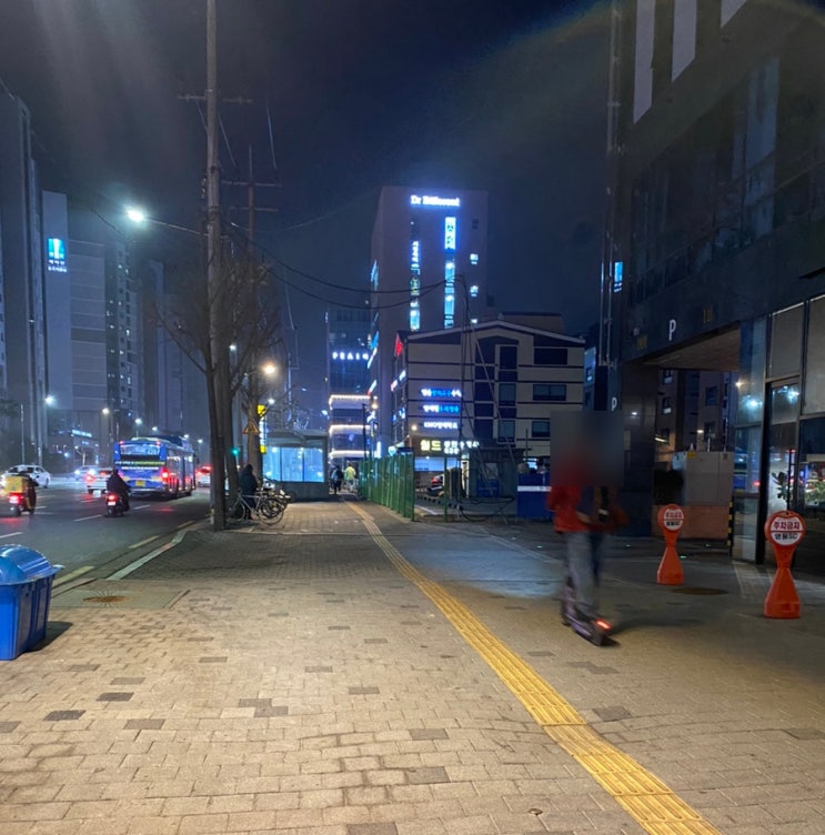  독백 145 / 인도에서 러닝할 때 조심해야지