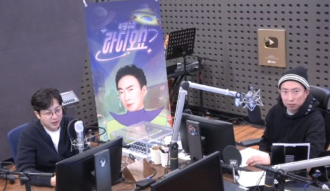 전민기 "박지성·이영표처럼 클린스만 감독이 어떤 새로운 스타 발굴할지 기대" (라디오쇼) 전민기 "박지성·이영표처럼 클린스만 감독이 어떤 새로운 스타 발굴할지 기대" (라디오쇼)