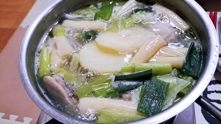 오늘의 술상은 다칸마리(닭한마리)와 안동소주 미즈와리(水割り) 오늘의 술상은 다칸마리(닭한마리)와 안동소주 미즈와리(水割り)