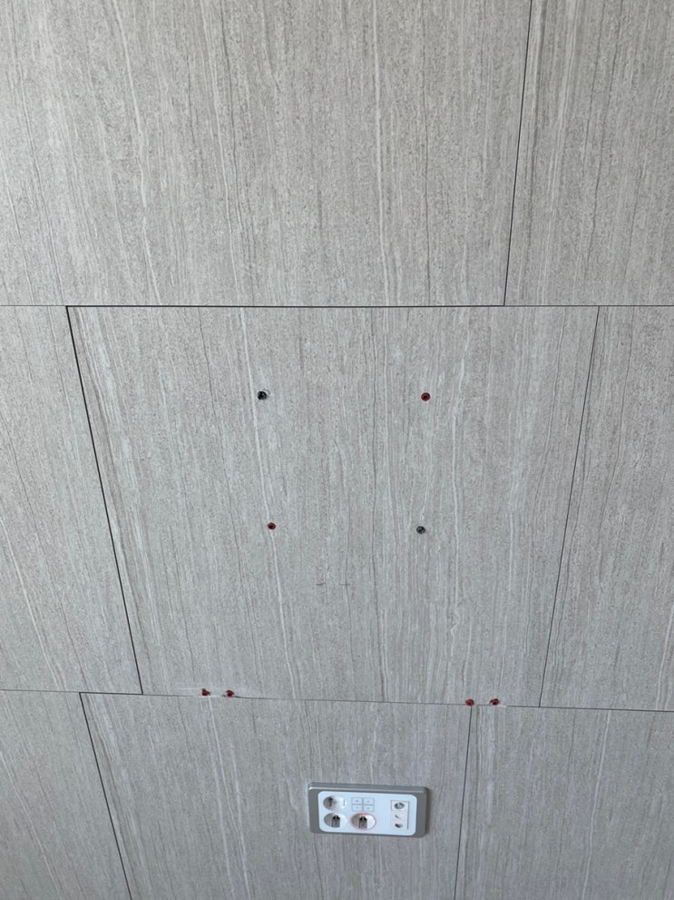  아트월 구멍 복원, 타일 부분 파손, 이사가기 전 아트월 원상 복구 방법