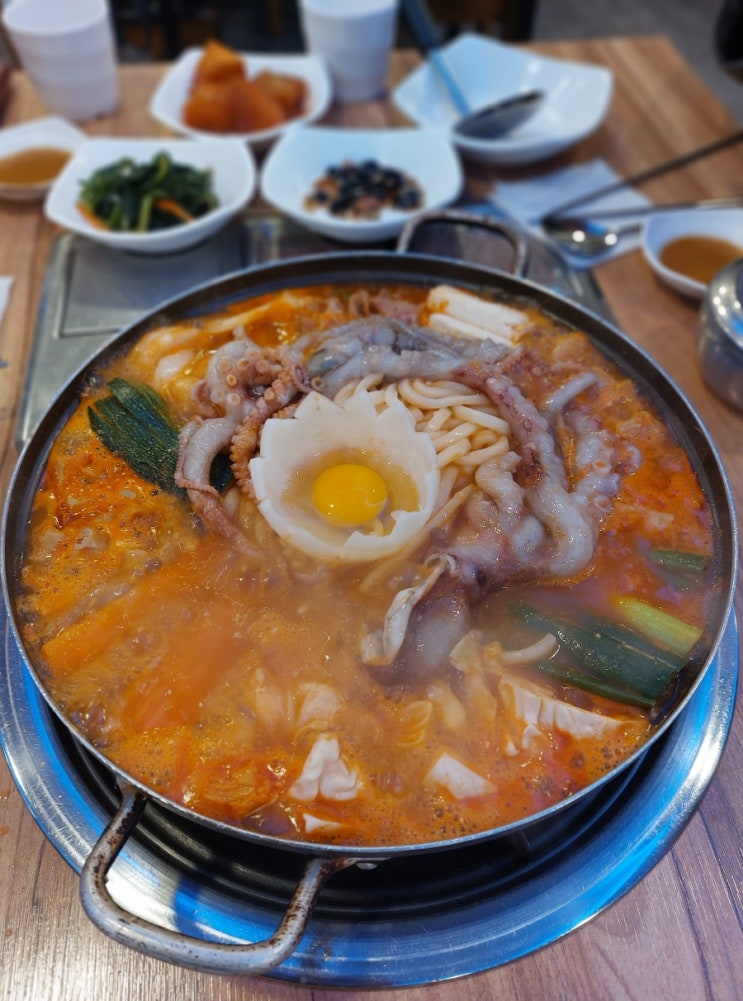 고속터미널 맛집: 일번지육개장 얼큰 푸짐한 낙곱전골 강남 고터 맛집 반포 맛집 고속터미널 맛집: 일번지육개장 얼큰 푸짐한 낙곱전골 강남 고터 맛집 반포 맛집